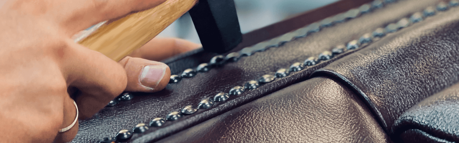 artisan chesterfield clous decoratifs cuir premium