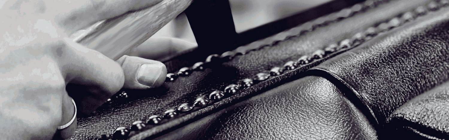 artisan chesterfield clous decoratifs cuir premium