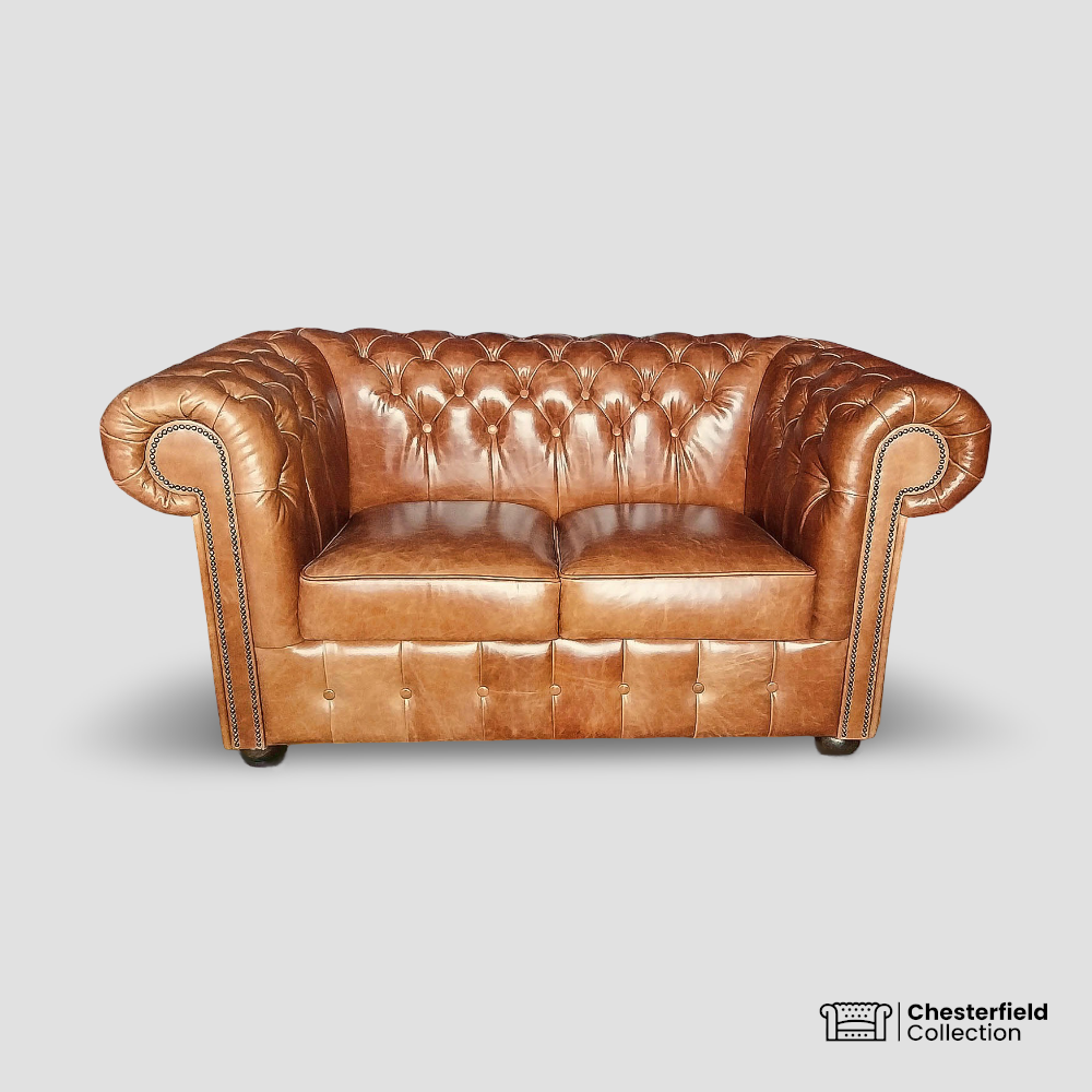 Canapé Chesterfield 2 places Amber, vue de face.