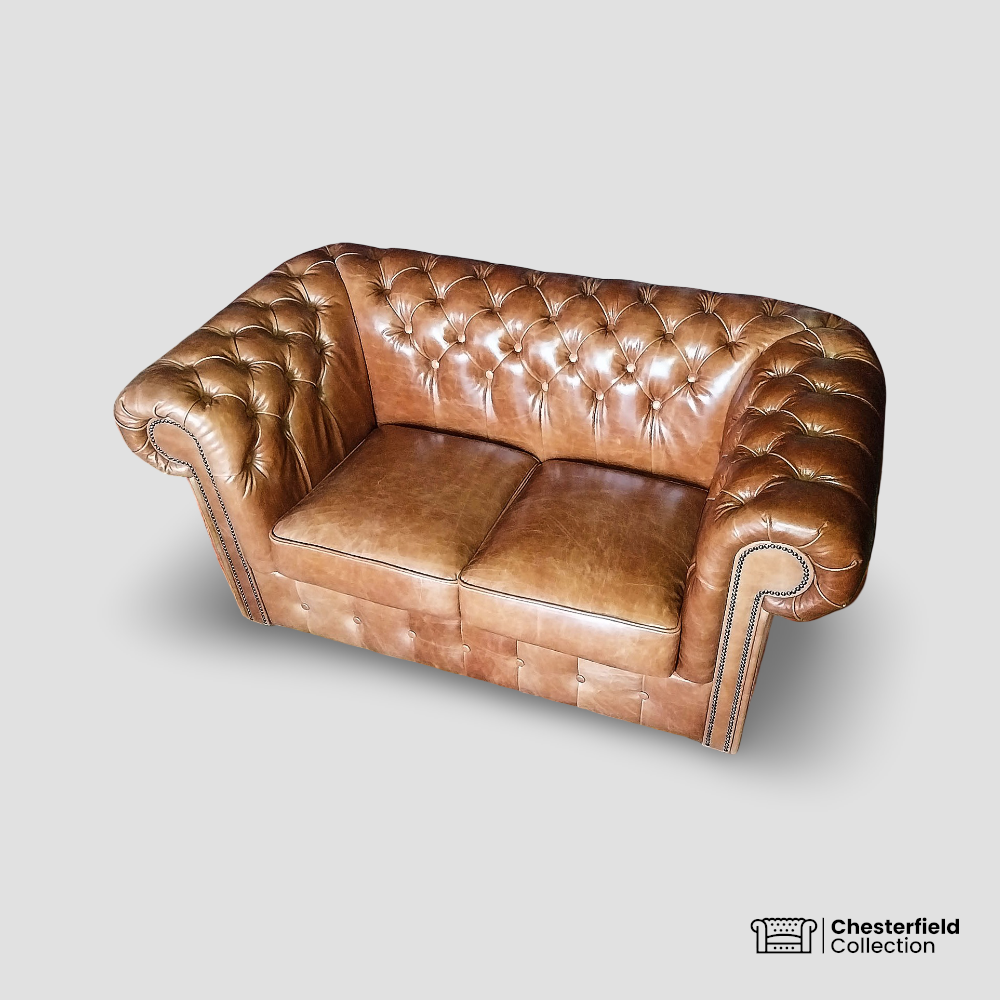 Canapé Chesterfield 2 places Amber, vue de profil côté droit.