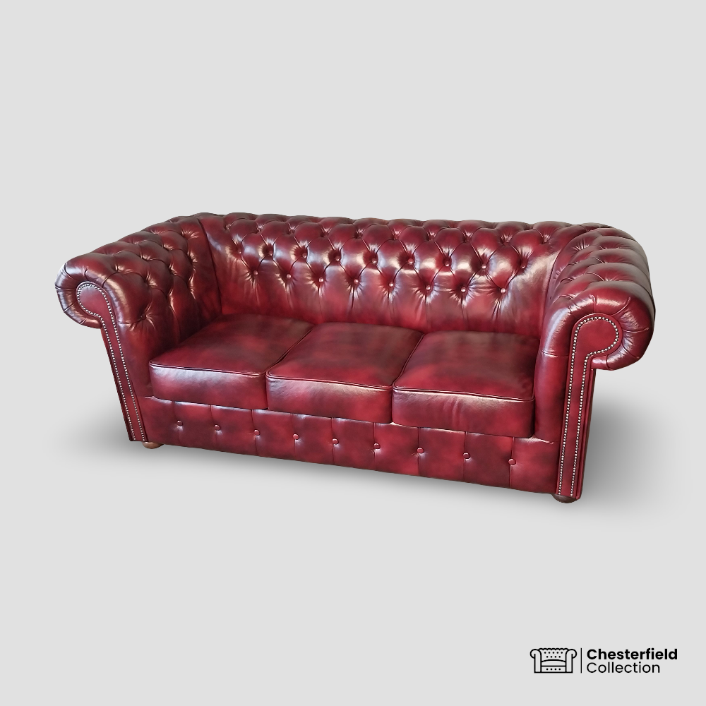 Canapé Chesterfield 3 places Bordeaux, vue de profil côté droit.