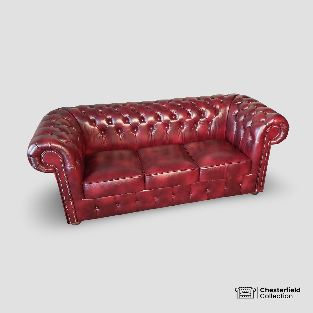 Canapé Chesterfield 3 places Bordeaux, vue de profil côté gauche.