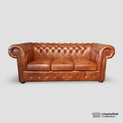 Canapé Chesterfield 3 places Camel, vue de face.
