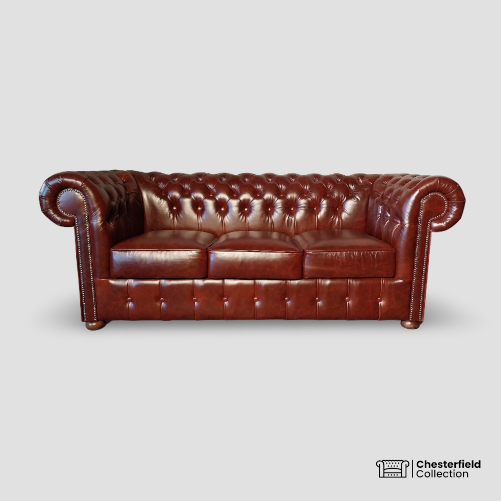 Canapé Chesterfield 3 places Cognac, vue de face.