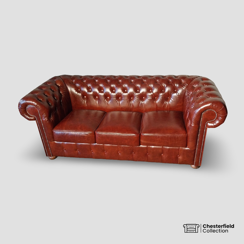 Canapé Chesterfield 3 places Cognac, vue de profil côté droit.