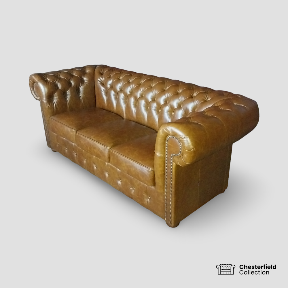 Canapé Chesterfield 3 places Fauve, vue de profil côté droit.